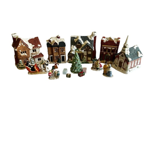 VINTAGE CHRISTMAS VILLAGE 15 PIECES /NO BOX/ NO LIGHTS - Picture 5 of 14